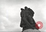 Immagine di Guerra sovietica memorial Berlino Germania, 1953, secondo 19 filmato di repertorio 65675065722