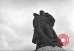 Immagine di Guerra sovietica memorial Berlino Germania, 1953, secondo 20 filmato di repertorio 65675065722