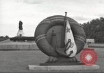 Immagine di Guerra sovietica memorial Berlino Germania, 1953, secondo 50 filmato di repertorio 65675065722