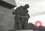 Immagine di Guerra sovietica memorial Berlino Germania, 1953, secondo 57 filmato di repertorio 65675065722