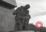 Immagine di Guerra sovietica memorial Berlino Germania, 1953, secondo 58 filmato di repertorio 65675065722
