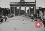 Standbild skater Berlin Deutschland, 1932, aus Sekunde 8 historischem Filmmaterial Videoclip 65675065737