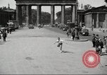 Standbild skater Berlin Deutschland, 1932, aus Sekunde 10 historischem Filmmaterial Videoclip 65675065737