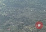 Standbild Marine Jet Jagdbomben Viet Cong Position Quang Ngai Vietnam, 1967, aus Sekunde 3 historischem Filmmaterial Videoclip 65675065746