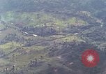 Standbild Marine Jet Jagdbomben Viet Cong Position Quang Ngai Vietnam, 1967, aus Sekunde 8 historischem Filmmaterial Videoclip 65675065746