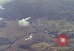 Standbild Marine Jet Jagdbomben Viet Cong Position Quang Ngai Vietnam, 1967, aus Sekunde 14 historischem Filmmaterial Videoclip 65675065746