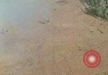 Standbild Marine Jet Jagdbomben Viet Cong Position Quang Ngai Vietnam, 1967, aus Sekunde 21 historischem Filmmaterial Videoclip 65675065746