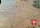 Standbild Marine Jet Jagdbomben Viet Cong Position Quang Ngai Vietnam, 1967, aus Sekunde 25 historischem Filmmaterial Videoclip 65675065746