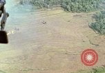 Standbild Marine Jet Jagdbomben Viet Cong Position Quang Ngai Vietnam, 1967, aus Sekunde 29 historischem Filmmaterial Videoclip 65675065746