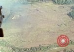 Standbild Marine Jet Jagdbomben Viet Cong Position Quang Ngai Vietnam, 1967, aus Sekunde 32 historischem Filmmaterial Videoclip 65675065746