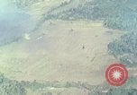 Standbild Marine Jet Jagdbomben Viet Cong Position Quang Ngai Vietnam, 1967, aus Sekunde 34 historischem Filmmaterial Videoclip 65675065746