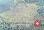 Standbild Marine Jet Jagdbomben Viet Cong Position Quang Ngai Vietnam, 1967, aus Sekunde 36 historischem Filmmaterial Videoclip 65675065746