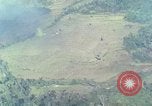 Standbild Marine Jet Jagdbomben Viet Cong Position Quang Ngai Vietnam, 1967, aus Sekunde 38 historischem Filmmaterial Videoclip 65675065746