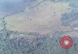 Standbild Marine Jet Jagdbomben Viet Cong Position Quang Ngai Vietnam, 1967, aus Sekunde 45 historischem Filmmaterial Videoclip 65675065746