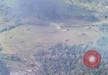 Standbild Marine Jet Jagdbomben Viet Cong Position Quang Ngai Vietnam, 1967, aus Sekunde 49 historischem Filmmaterial Videoclip 65675065746