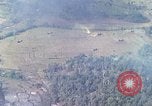 Standbild Marine Jet Jagdbomben Viet Cong Position Quang Ngai Vietnam, 1967, aus Sekunde 52 historischem Filmmaterial Videoclip 65675065746