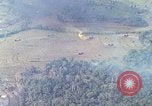 Standbild Marine Jet Jagdbomben Viet Cong Position Quang Ngai Vietnam, 1967, aus Sekunde 57 historischem Filmmaterial Videoclip 65675065746