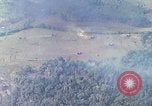 Standbild Marine Jet Jagdbomben Viet Cong Position Quang Ngai Vietnam, 1967, aus Sekunde 59 historischem Filmmaterial Videoclip 65675065746