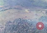 Standbild Marine Jet Jagdbomben Viet Cong Position Quang Ngai Vietnam, 1967, aus Sekunde 60 historischem Filmmaterial Videoclip 65675065746