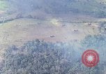 Standbild Marine Jet Jagdbomben Viet Cong Position Quang Ngai Vietnam, 1967, aus Sekunde 62 historischem Filmmaterial Videoclip 65675065746