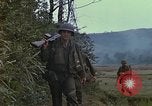 Immagine di Stati Uniti Marines in pattuglia Quang Ngai Vietnam, 1967, secondo 22 filmato di repertorio 65675065748
