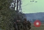 Immagine di Stati Uniti Marines in pattuglia Quang Ngai Vietnam, 1967, secondo 30 filmato di repertorio 65675065748