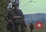 Immagine di Stati Uniti Marines in pattuglia Quang Ngai Vietnam, 1967, secondo 33 filmato di repertorio 65675065748