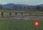 Immagine di Stati Uniti Marines in pattuglia Quang Ngai Vietnam, 1967, secondo 35 filmato di repertorio 65675065748