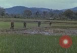 Immagine di Stati Uniti Marines in pattuglia Quang Ngai Vietnam, 1967, secondo 37 filmato di repertorio 65675065748