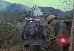 Immagine di Stati Uniti Marines in pattuglia Quang Ngai Vietnam, 1967, secondo 55 filmato di repertorio 65675065748