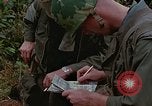 Immagine di Stati Uniti Marines in pattuglia Quang Ngai Vietnam, 1967, secondo 57 filmato di repertorio 65675065748