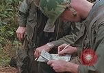 Immagine di Stati Uniti Marines in pattuglia Quang Ngai Vietnam, 1967, secondo 60 filmato di repertorio 65675065748
