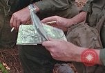 Immagine di Stati Uniti Marines in pattuglia Quang Ngai Vietnam, 1967, secondo 62 filmato di repertorio 65675065748