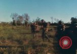 Standbild US Marines voraus Con Thien Vietnam, 1967, aus Sekunde 3 historischem Filmmaterial Videoclip 65675065752
