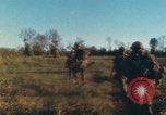 Standbild US Marines voraus Con Thien Vietnam, 1967, aus Sekunde 4 historischem Filmmaterial Videoclip 65675065752