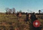 Standbild US Marines voraus Con Thien Vietnam, 1967, aus Sekunde 5 historischem Filmmaterial Videoclip 65675065752