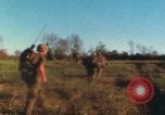 Standbild US Marines voraus Con Thien Vietnam, 1967, aus Sekunde 10 historischem Filmmaterial Videoclip 65675065752