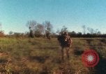 Standbild US Marines voraus Con Thien Vietnam, 1967, aus Sekunde 12 historischem Filmmaterial Videoclip 65675065752