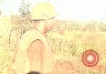Standbild US Marines voraus Con Thien Vietnam, 1967, aus Sekunde 13 historischem Filmmaterial Videoclip 65675065752