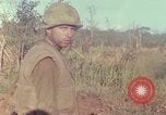 Standbild US Marines voraus Con Thien Vietnam, 1967, aus Sekunde 16 historischem Filmmaterial Videoclip 65675065752