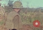 Standbild US Marines voraus Con Thien Vietnam, 1967, aus Sekunde 19 historischem Filmmaterial Videoclip 65675065752