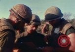 Standbild US Marines voraus Con Thien Vietnam, 1967, aus Sekunde 24 historischem Filmmaterial Videoclip 65675065752