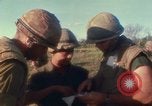 Standbild US Marines voraus Con Thien Vietnam, 1967, aus Sekunde 26 historischem Filmmaterial Videoclip 65675065752