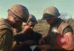 Standbild US Marines voraus Con Thien Vietnam, 1967, aus Sekunde 27 historischem Filmmaterial Videoclip 65675065752