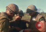 Standbild US Marines voraus Con Thien Vietnam, 1967, aus Sekunde 29 historischem Filmmaterial Videoclip 65675065752