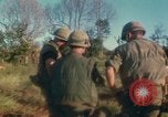 Standbild US Marines voraus Con Thien Vietnam, 1967, aus Sekunde 40 historischem Filmmaterial Videoclip 65675065752