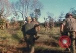 Standbild US Marines voraus Con Thien Vietnam, 1967, aus Sekunde 47 historischem Filmmaterial Videoclip 65675065752