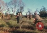 Standbild US Marines voraus Con Thien Vietnam, 1967, aus Sekunde 49 historischem Filmmaterial Videoclip 65675065752