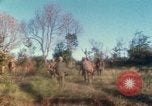 Standbild US Marines voraus Con Thien Vietnam, 1967, aus Sekunde 52 historischem Filmmaterial Videoclip 65675065752