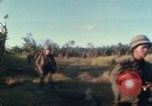 Standbild US Marines voraus Con Thien Vietnam, 1967, aus Sekunde 54 historischem Filmmaterial Videoclip 65675065752